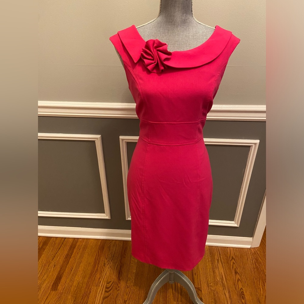 Calvin Klein Pink Dress Sleeveless Women's Size 6 P Abstract Floral Neckline.
